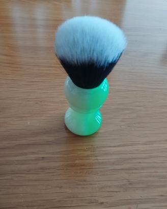 pennello da barba fluorescente 