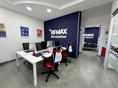 REMAX Revolution - Napoli | Subito