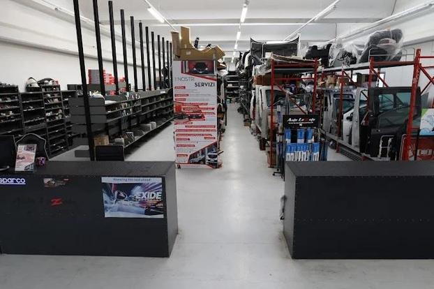Magazzino AUTO LAZETA - Caorso | Subito