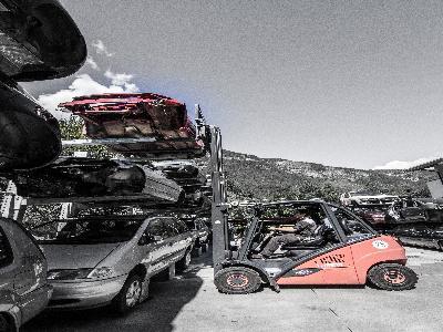 CADORE RICAMBI - Perarolo di Cadore - AUTODEMOLIZIONI CADORE viene costitituit - Subito