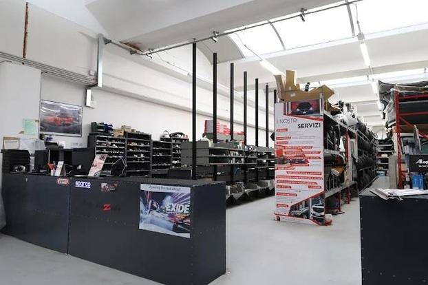Magazzino AUTO LAZETA - Caorso | Subito