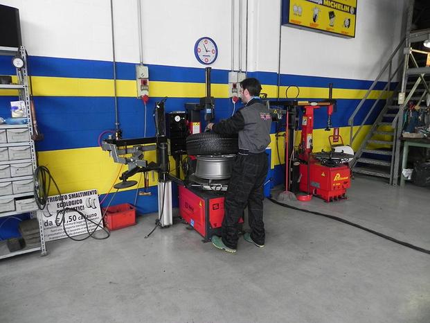 Colombo Pneumatici - Gommista - Casale Monferrato | Subito