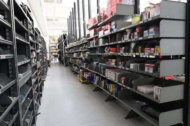 Magazzino AUTO LAZETA - Caorso | Subito