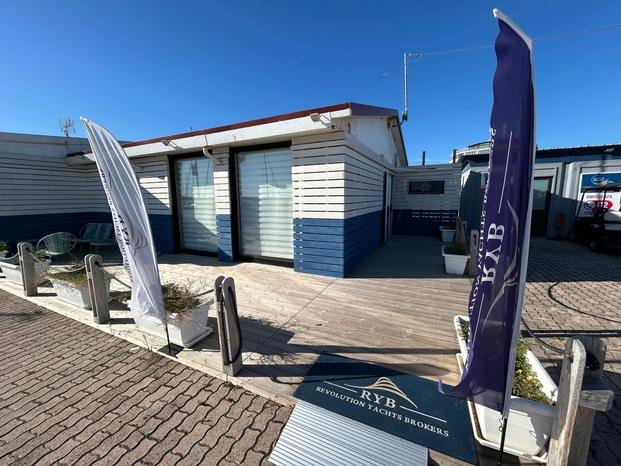 Revolution Yachts Brokers Srl - Porto San Giorgio | Subito