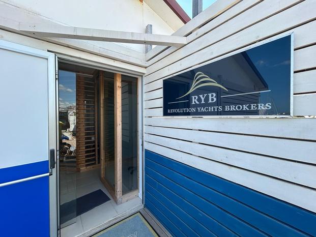 Revolution Yachts Brokers Srl - Porto San Giorgio | Subito